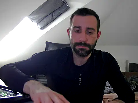 gryzoon online show from October 5, 2025, 2:15 pm