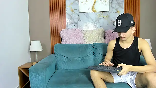 Snapshot of KING_OFF_BOYS chatting on April 17, 2026, 1:36 pm KING OFF BOYS online show from April 17, 2026, 1:36 pm