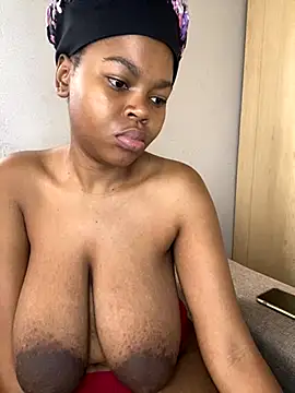 Snapshot of _DollFace_ chatting on November 4, 2025, 9:30 am DollFace online show from November 4, 2025, 9:30 am