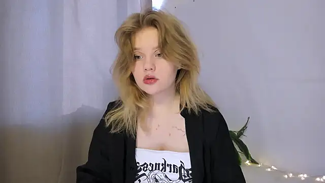 LaseyMoon online show from March 11, 2025, 1:26 am