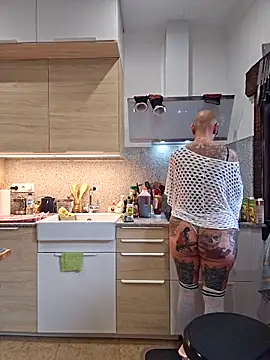 Emma Milf25 online show from December 18, 2025, 3:07 pm