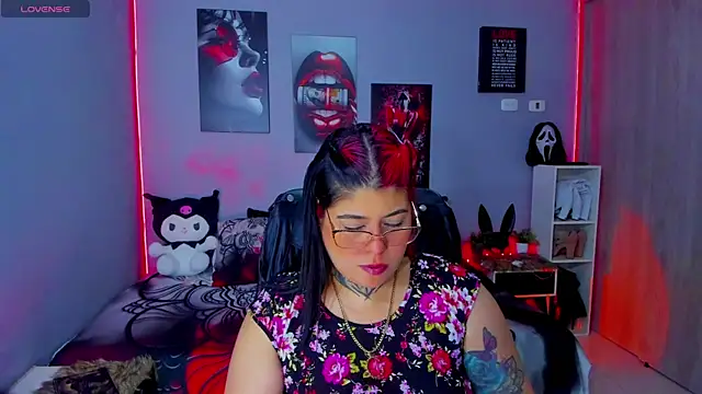 Snapshot of Veronika_metal chatting on November 11, 2025, 8:14 am Veronika metal online show from November 11, 2025, 8:14 am