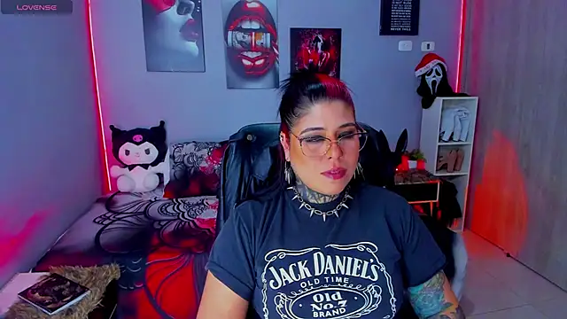 Snapshot of Veronika_metal chatting on November 14, 2025, 7:34 pm Veronika metal online show from November 14, 2025, 7:34 pm