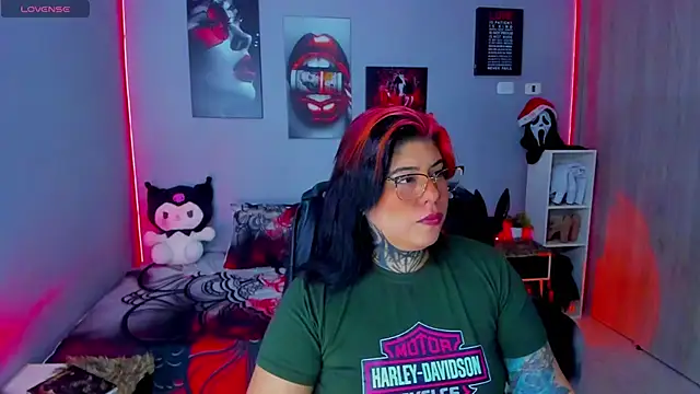 Snapshot of Veronika_metal chatting on November 17, 2025, 7:36 am Veronika metal online show from November 17, 2025, 7:36 am