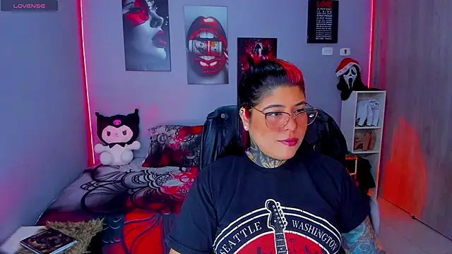 Snapshot of Veronika_metal chatting on November 20, 2025, 6:40 pm Veronika metal online show from November 20, 2025, 6:40 pm