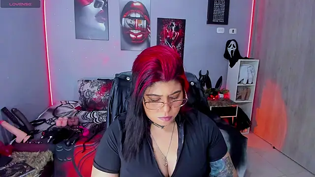 Snapshot of Veronika_metal chatting on December 17, 2025, 11:55 pm Veronika metal online show from December 17, 2025, 11:55 pm