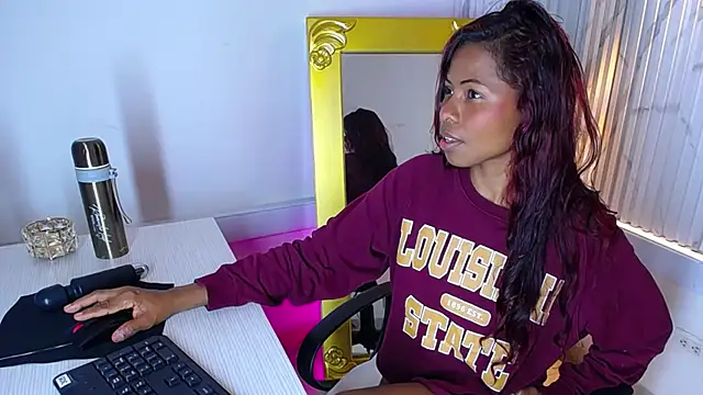 Snapshot of Agata_Grubisic chatting on March 9, 2025, 7:15 pm Agata Grubisic online show from March 9, 2025, 7:15 pm