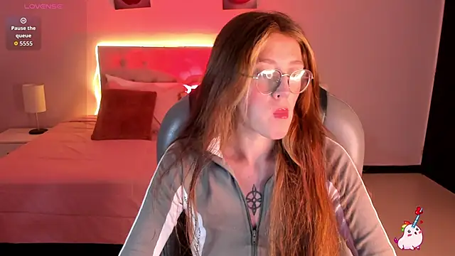 Emily Warren  online show from February 20, 2026, 8:20 pm