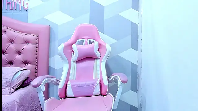 Gianna Watson online show from March 4, 2025, 1:17 pm