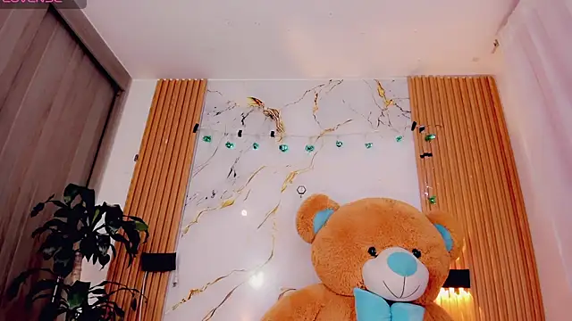 ValeriCardenas online show from April 7, 2026, 3:07 am