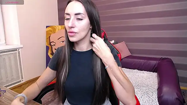 JenniferStone online show from October 3, 2025, 7:49 am