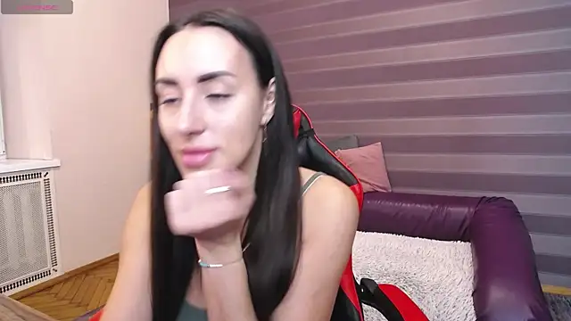 JenniferStone online show from October 20, 2025, 6:36 am