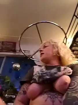 Foxxyhoneypott online show from April 23, 2026, 12:29 pm