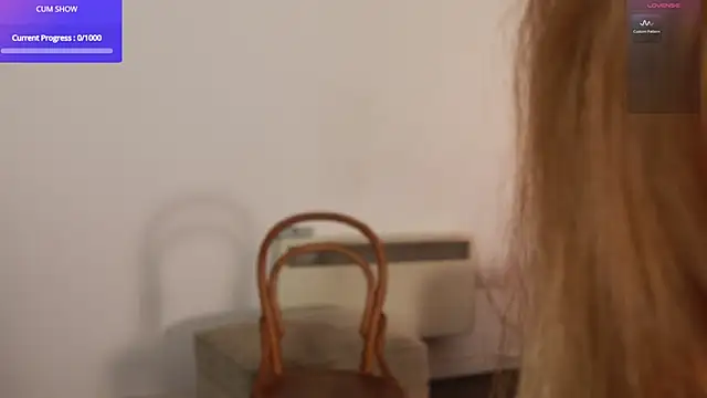 MiaM00 online show from May 20, 2026, 2:56 pm