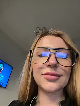 EvaBrooklyn online show from February 28, 2025, 4:20 pm