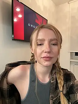 EvaBrooklyn online show from March 3, 2025, 4:24 pm