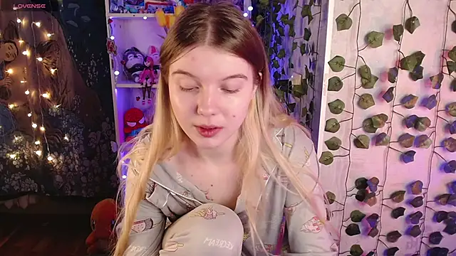 Strawberry juli online show from March 7, 2025, 1:53 am