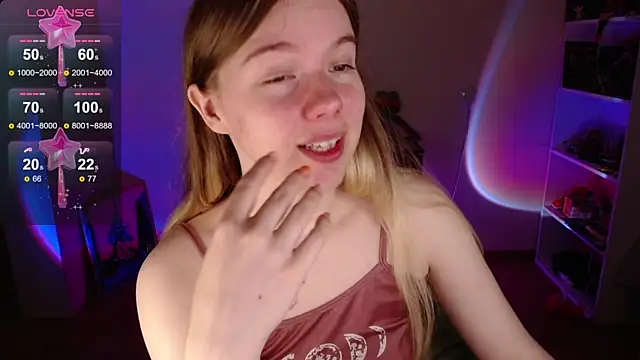 Strawberry juli online show from September 22, 2025, 7:43 am