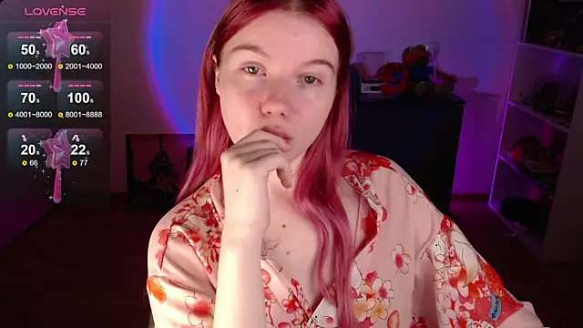 Strawberry juli online show from November 2, 2025, 10:50 am