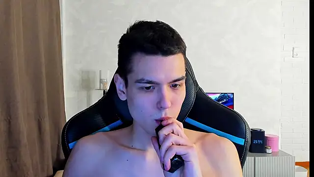 Snapshot of TravisRevas chatting on March 13, 2025, 6:56 pm TravisRevas online show from March 13, 2025, 6:56 pm