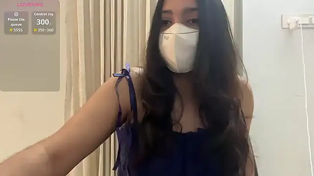 Snapshot of oviyakalra chatting on October 29, 2025, 3:31 am oviyakalra online show from October 29, 2025, 3:31 am