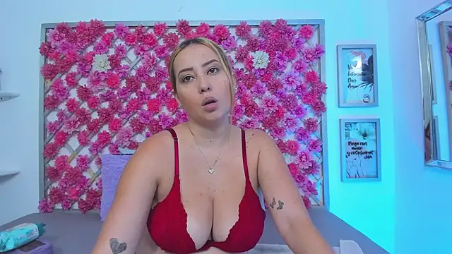 emmyrouse  online show from May 13, 2026, 7:33 pm