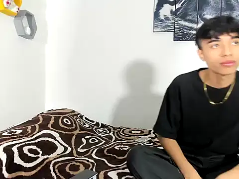 Maxxi hot23 online show from March 10, 2025, 1:32 pm