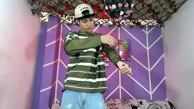 Maxxi hot23 online show from September 8, 2025, 7:24 pm