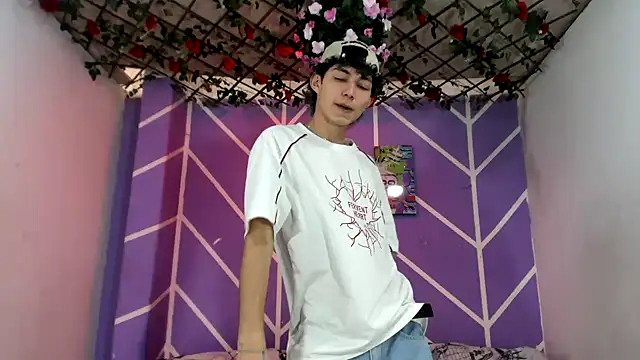 Maxxi hot23 online show from September 14, 2025, 7:35 pm