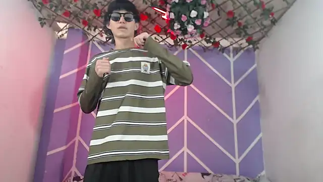 Maxxi hot23 online show from October 14, 2025, 7:25 pm