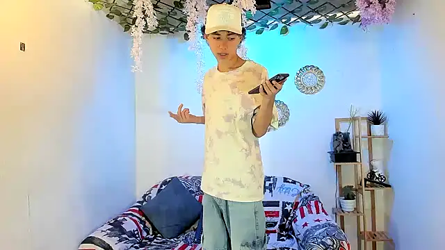 Maxxi hot23 online show from November 6, 2025, 7:48 pm