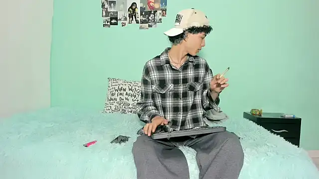 Maxxi hot23 online show from November 7, 2025, 8:42 pm