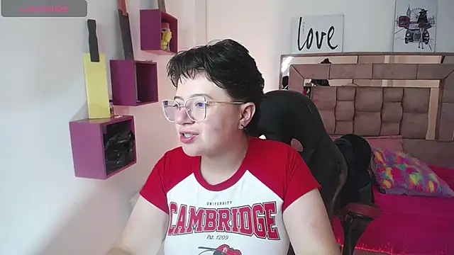 Snapshot of safyka chatting on September 30, 2025, 12:37 am safyka online show from September 30, 2025, 12:37 am