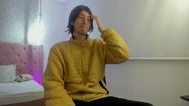 loverisu-coral online show from February 24, 2026, 11:58 pm