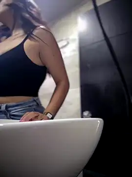 Mila LS online show from October 18, 2025, 1:01 pm