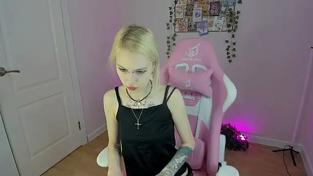 Snapshot of Melanie_Mason chatting on March 21, 2025, 1:02 am Melanie Mason online show from March 21, 2025, 1:02 am