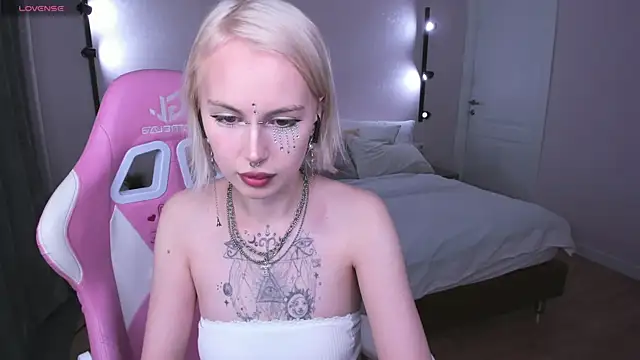 Snapshot of Melanie_Mason chatting on September 19, 2025, 12:12 am Melanie Mason online show from September 19, 2025, 12:12 am