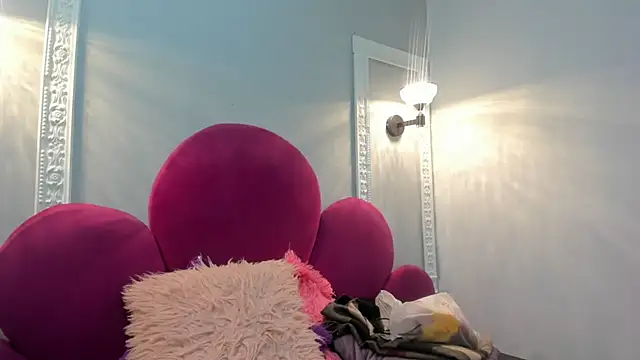 Bonniie 22 online show from October 31, 2025, 1:45 pm