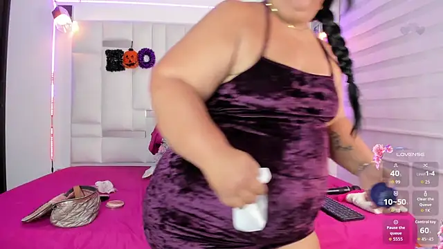 LunaaSweett online show from October 16, 2025, 8:32 pm