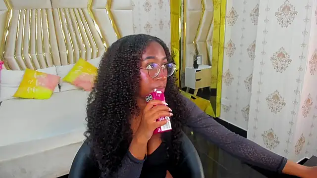 Qeen blackk online show from March 21, 2025, 6:51 pm