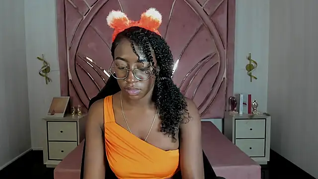 Qeen blackk online show from October 17, 2025, 8:44 pm