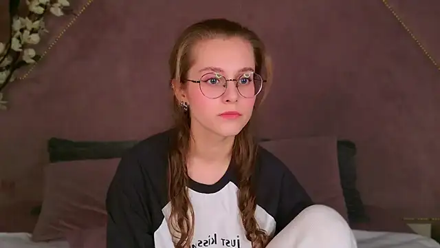 RileyMimicho online show from September 24, 2025, 8:34 pm