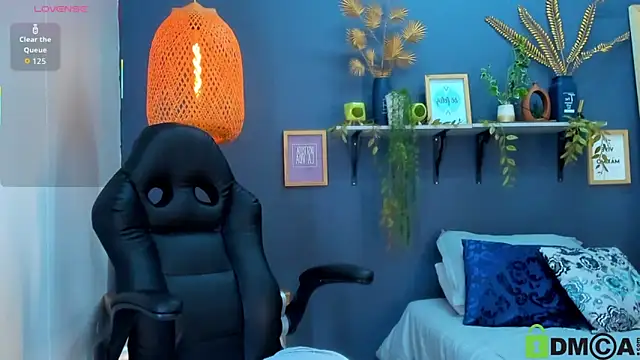 yessila parker online show from October 18, 2025, 2:36 am