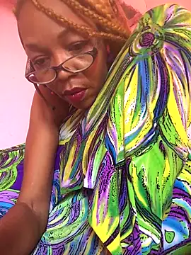 Snapshot of Ladyzee25 chatting on November 10, 2025, 8:52 pm Ladyzee25 online show from November 10, 2025, 8:52 pm