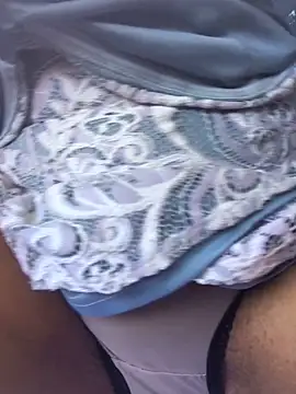 Snapshot of Ladyzee25 chatting on November 18, 2025, 6:12 pm Ladyzee25 online show from November 18, 2025, 6:12 pm