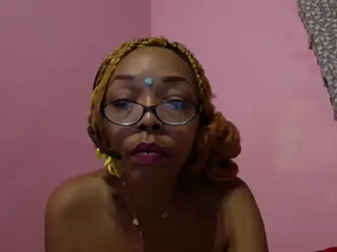 Snapshot of Ladyzee25 chatting on December 2, 2025, 3:56 am Ladyzee25 online show from December 2, 2025, 3:56 am