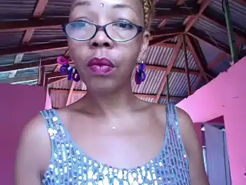 Snapshot of Ladyzee25 chatting on December 5, 2025, 1:31 pm Ladyzee25 online show from December 5, 2025, 1:31 pm