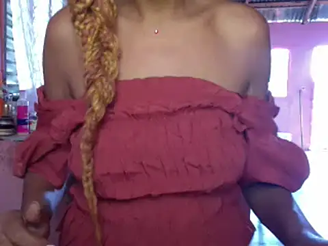 Snapshot of Ladyzee25 chatting on December 16, 2025, 4:01 pm Ladyzee25 online show from December 16, 2025, 4:01 pm