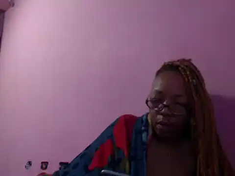 Snapshot of Ladyzee25 chatting on January 7, 2026, 2:41 pm Ladyzee25 online show from January 7, 2026, 2:41 pm