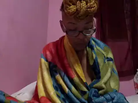 Snapshot of Ladyzee25 chatting on January 10, 2026, 4:03 am Ladyzee25 online show from January 10, 2026, 4:03 am